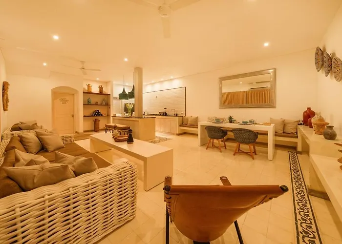 Stylish 3br Escape, 5 Mins To Вилла