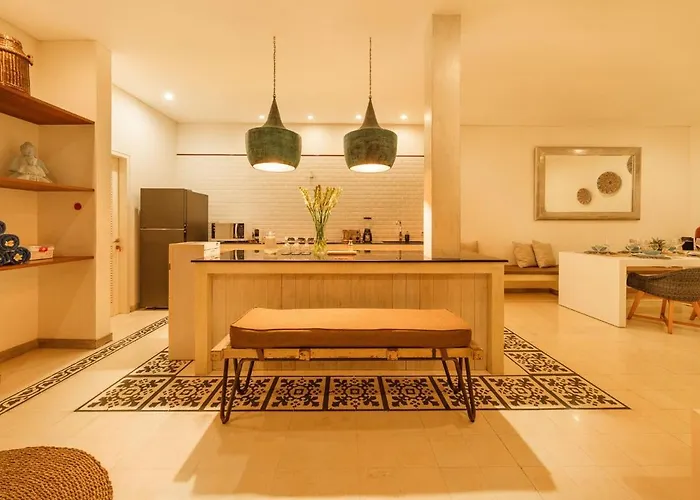 Stylish 3br Escape, 5 Mins To *